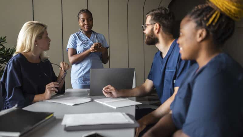 Coordination défaillante entre services : un frein à l’efficacité des soins et à la satisfaction patient